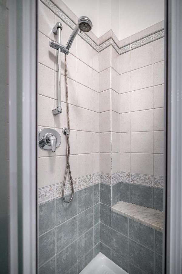 Yid Elegant Apt With Garage Флоренция Экстерьер фото